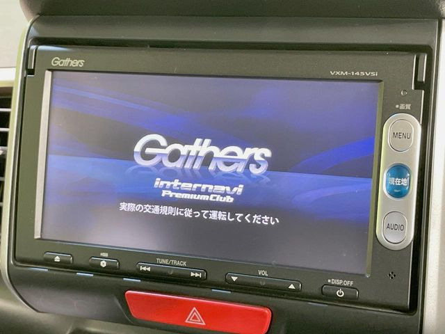 【純正ナビ】人気の純正ナビを装備しております。ナビの使いやすさはもちろん、オーディオ機能も充実!キャンプや旅行はもちろん、通勤や買い物など普段のドライブも楽しくなるはず♪