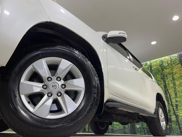 【純正17インチアルミホイール】外観にマッチした純正アルミホイールを装着しております。各種社外アルミホイールや、スタッドレスタイヤも取扱いしております。是非ご相談ください♪