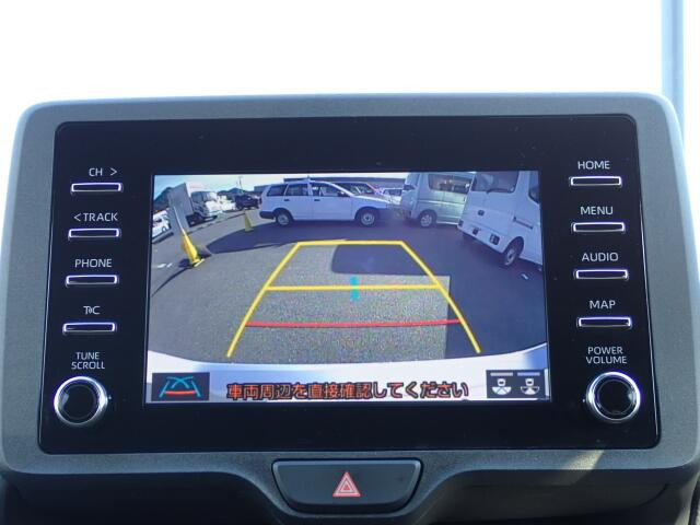 バックカメラ装備しております。駐車時に大変役に立ちますよ♪駐車が苦手な方にも便利機能です♪