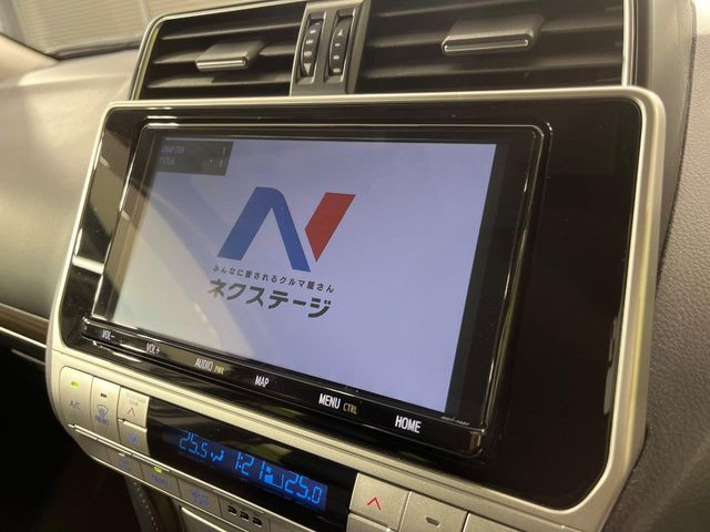 【純正9インチナビ】人気の純正ナビを装備しております。ナビの使いやすさはもちろん、オーディオ機能も充実!キャンプや旅行はもちろん、通勤や買い物など普段のドライブも楽しくなるはず♪