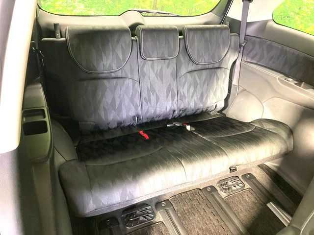 3列目シートはもちろん状態良好☆大人でもゆったりと座って頂けますので、大人数でのお出かけもラクラクです♪ご家族で、気の知れた仲間で、ドライブに行くのが楽しみですね♪