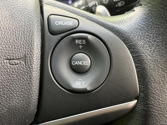 【クルーズコントロール】高速道路もラクラク走行。アクセルを離しても一定速度で走行ができ、長距離運転時の負担を軽減!加速・減速も簡単なスイッチ操作で調整できます。