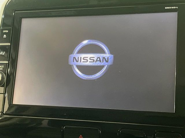 【大画面ナビ】人気の大型9インチナビを装備。存在感のある大画面はインパクト大!ナビ利用時のマップ表示は見やすく、テレビやDVDは臨場感がアップ!いつものドライブがグッと楽しくなります♪