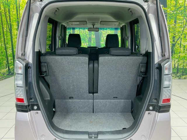 普段のお買い物や通勤、送迎等に十分な荷室スペースを確保しております。セカンドシートを倒すと、大きな荷物の積載も可能です♪