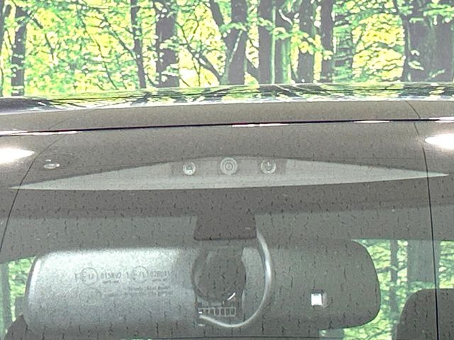 【インテリジェントエマージェンシーブレーキ】フロントカメラで前方の車両や歩行者を検知。衝突しそうな時は衝突被害軽減ブレーキが作動、衝突回避をサポート。より安全にドライブをお楽しみいただけます。