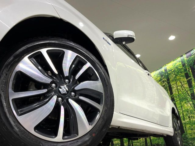 �y����16�C���`�A���~�z�C�[���z�O�ςɃ}�b�`���������A���~�z�C�[���𑕒����Ă���܂��B�e��ЊO�A���~�z�C�[����A�X�^�b�h���X�^�C�����戵�����Ă���܂��B���񂲑��k����������