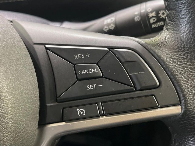 【クルーズコントロール】高速道路もラクラク走行。アクセルを離しても一定速度で走行ができ、長距離運転時の負担を軽減!加速・減速も簡単なスイッチ操作で調整できます。