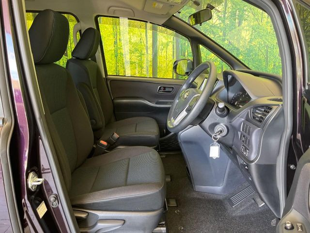 運転席シート廻りは使用感も少なく、良好な状態となっています。丁寧に使われていたことがよくわかりますね。