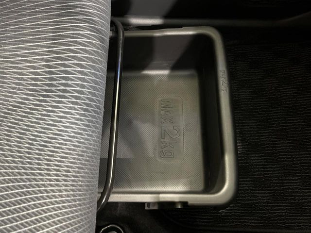 �y�V�[�g�A���_�[�{�b�N�X�z�V�[�g�̉��ɑ�e�ʂ̎��[�X�y�[�X��������Ă���A�C���ԃO�b�Y�ȂǁA�O���猩��ꂽ���Ȃ����̂�����������[�ł��ĕ֗�!