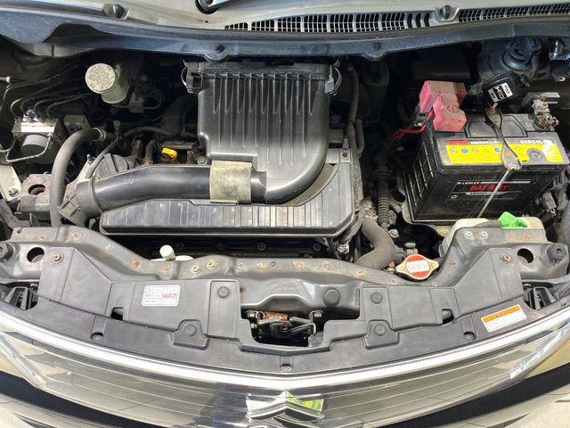 親切・丁寧な専門メカニックスタッフが応対!・車検・点検整備・事故等の修理などアフターサービスも安心。お車のカスタマイズもネクステージのサービススタッフまでご相談ください!