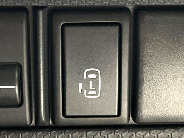 【パワースライドドア】スマートキーや運転席のスイッチでスライドドアの開閉が可能♪電動だから力を入れてドアを開ける必要が無く、小さいお子様でも、重い荷物を持っている時もラクに開け閉めできます♪