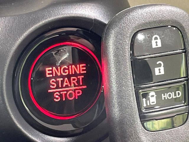 �yHonda�X�}�[�g�L�[�z�J�o����|�P�b�g�ɓ��ꂽ�܂܂ł��h�A�̎{���E�������\�ȃX�}�[�g�L�[�𑕔��B�G���W���̃I���E�I�t�����J�M�����o���K�v����������Ƃ��Ă��֗��ł���