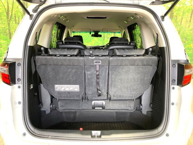 積み下ろしのしやすいデッキにはたっぷりと荷物を積み込んでいただけます。遊びから仕事まで、様々なシーンで頼れます♪