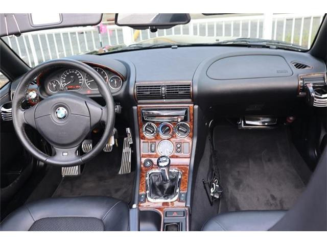 当店はアクセス多数の全国人気上位店♪遠方でも毎月多数の販売をしています!ユーザーレビューにて当店の評価をご覧下さい!誠実に親切に対応します!300台の大型在庫で皆様に合ったお車を提案できます♪