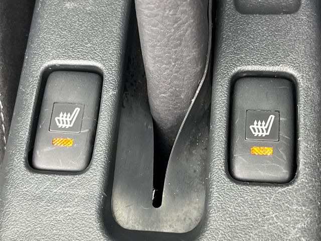 【シートヒーター】寒い日に重宝するシートヒーター!エアコンより早く温まってくれるので寒がりの人も安心ですね♪エアコンの温風は乾燥するから苦手、という方にもをおすすめです。