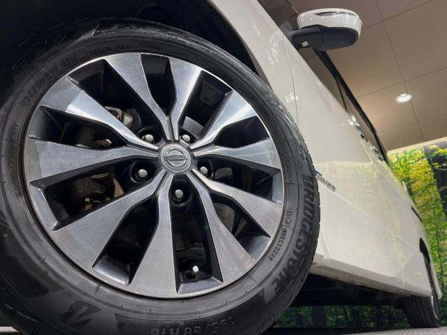 【純正16インチアルミホイール】外観にマッチした純正アルミホイールを装着しております。各種社外アルミホイールや、スタッドレスタイヤも取扱いしております。是非ご相談ください♪