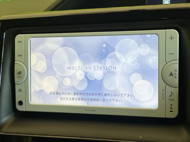 【純正ナビ】人気の純正ナビを装備しております。ナビの使いやすさはもちろん、オーディオ機能も充実!キャンプや旅行はもちろん、通勤や買い物など普段のドライブも楽しくなるはず♪