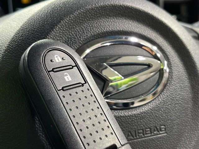 �y�L�[�t���[�V�X�e���z�J�o����|�P�b�g�ɓ��ꂽ�܂܂ł��h�A�̎{���E�������\�ȃX�}�[�g�L�[�𑕔��B�G���W���̃I���E�I�t�����J�M�����o���K�v����������Ƃ��Ă��֗��ł���