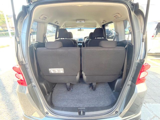 ���i�̂���������ʋ΁A���}���ɏ\���ȉ׎��X�y�[�X���m�ۂ��Ă���܂��B�Z�J���h�V�[�g��|���ƁA�傫�ȉו��̐ύڂ��\�ł���