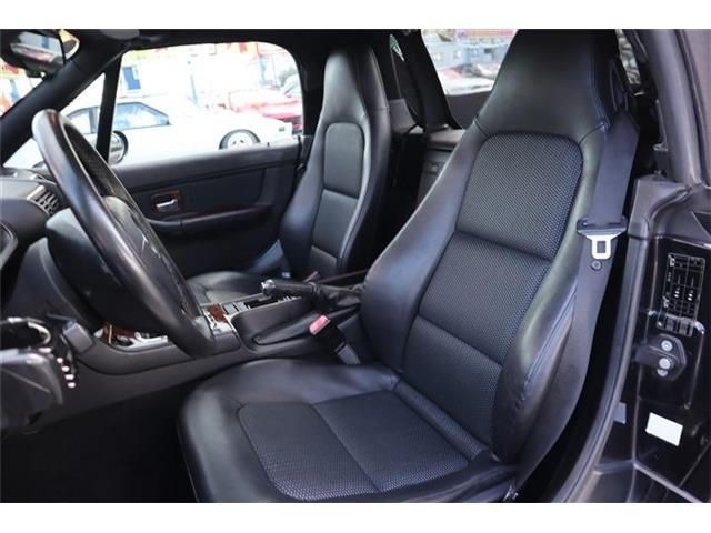 室内も充分・年式以上に綺麗です!更にスタッフが真心込めて納車の清掃や準備をします!(気になる方には別途ルームクリーニング・革調カバー販売など)対応できます。