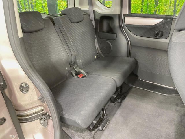 後部座席も気になるようなキズ・汚れやへたり等、大きなダメージはなく、良好な状態です。