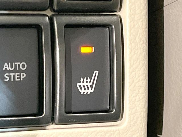 【シートヒーター】寒い日に重宝するシートヒーター!エアコンより早く温まってくれるので寒がりの人も安心ですね♪エアコンの温風は乾燥するから苦手、という方にもをおすすめです。