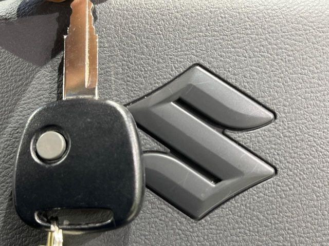 【キーレス】少し離れた場所からでもボタン一つでドアの開錠・施錠ができるのでとっても便利!ドアの鍵穴周りに傷をつけることもありません♪