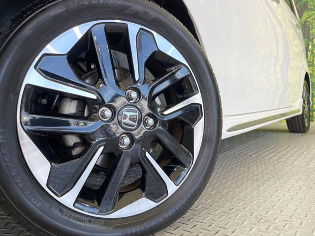 �y����15�C���`�A���~�z�C�[���z�O�ςɃ}�b�`���������A���~�z�C�[���𑕒����Ă���܂��B�e��ЊO�A���~�z�C�[����A�X�^�b�h���X�^�C�����戵�����Ă���܂��B���񂲑��k����������