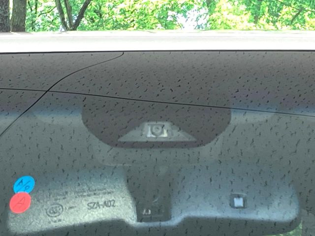 【ホンダセンシング】走行中に前方の車両等を認識し、衝突しそうな時は警報とブレーキで衝突回避と被害軽減をアシスト。より安全にドライブをお楽しみいただけます。