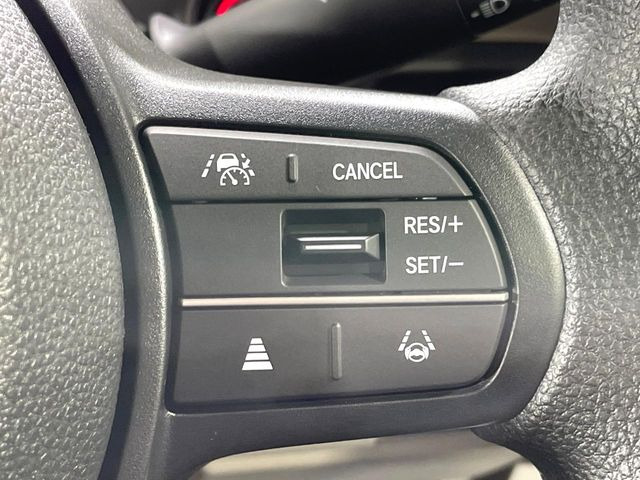 �y�z���_�Z���V���O�z���s���ɑO���̎ԗ�����F�����A�Փ˂������Ȏ��͌x��ƃu���[�L�ŏՓˉ���Ɣ�Q�y�����A�V�X�g�B�����S�Ƀh���C�u�����y���݂��������܂��B