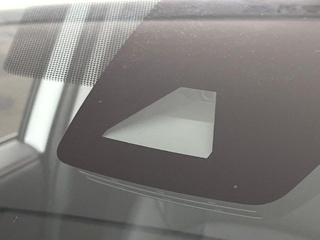 �y�g���^�Z�[�t�e�B�Z���X�z���s���ɑO���̎ԗ�����F�����A�Փ˂������Ȏ��͌x��ƃu���[�L�ŏՓˉ���Ɣ�Q�y�����A�V�X�g�B�����S�Ƀh���C�u�����y���݂��������܂��B