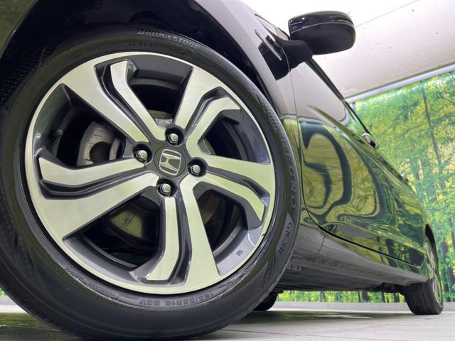 【純正16インチアルミホイール】外観にマッチした純正アルミホイールを装着しております。各種社外アルミホイールや、スタッドレスタイヤも取扱いしております。是非ご相談ください♪