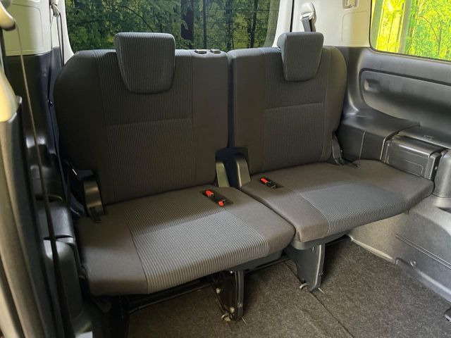 3列目シートはもちろん状態良好☆大人でもゆったりと座って頂けますので、大人数でのお出かけもラクラクです♪ご家族で、気の知れた仲間で、ドライブに行くのが楽しみですね♪