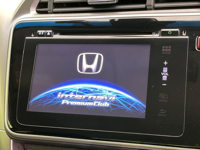 【純正ナビ】人気の純正ナビを装備。オーディオ機能も充実しており、Bluetooth接続すればお持ちのスマホやMP3プレイヤーの音楽を再生可能!毎日の運転がさらに楽しくなります!!