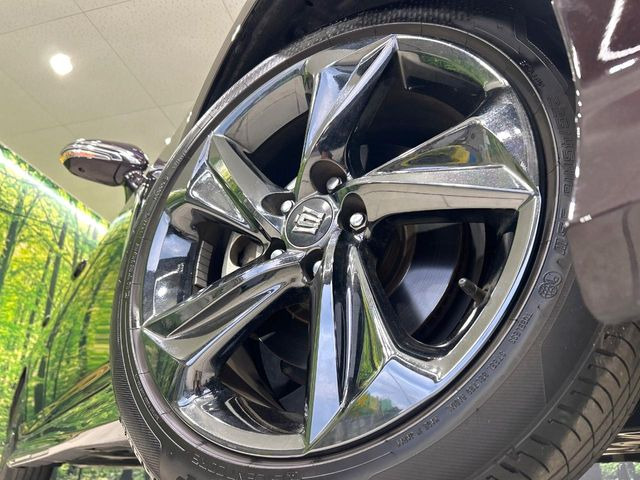 �y����18�C���`�A���~�z�C�[���z�O�ςɃ}�b�`���������A���~�z�C�[���𑕒����Ă���܂��B�e��ЊO�A���~�z�C�[����A�X�^�b�h���X�^�C�����戵�����Ă���܂��B���񂲑��k����������