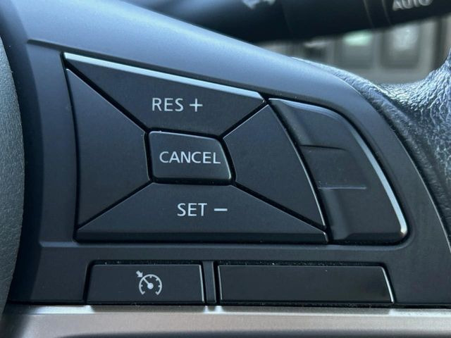 �y�N���[�Y�R���g���[���z�������H�����N���N���s�B�A�N�Z���𗣂��Ă���葬�x�ő��s���ł��A�������^�]���̕��S���y��!�����E�������ȒP�ȃX�C�b�`����Œ����ł��܂��B