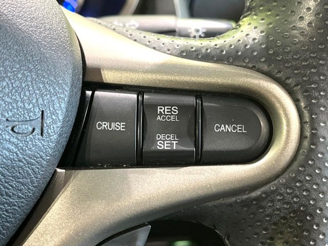 �y�N���[�Y�R���g���[���z�������H�����N���N���s�B�A�N�Z���𗣂��Ă���葬�x�ő��s���ł��A�������^�]���̕��S���y��!�����E�������ȒP�ȃX�C�b�`����Œ����ł��܂��B