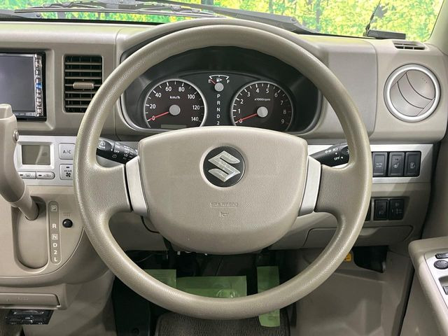 ステアリングも使用感が少なく、きれいな状態となっております♪