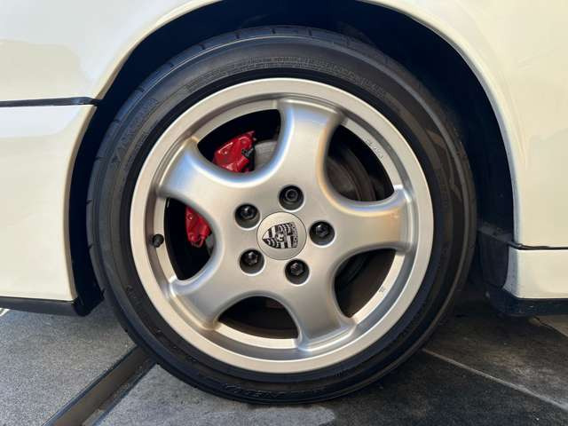 17�C���`�J�b�v�z�C�[�� ������ (�^�C���T�C�Y�O205/50R17 ��255/40R17)