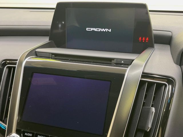 【メーカー純正ナビ】インテリアに溶け込むスタイリッシュな「専用設計」メーカーナビを装備♪視認性や操作性など基本性能にも優れ、より上質なカーライフをお楽しみいただけます。