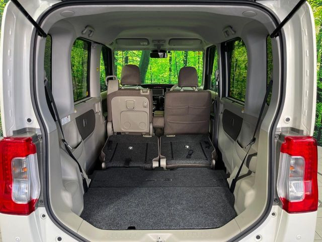 普段のお買い物や通勤、送迎等に十分な荷室スペースを確保しております。セカンドシートを倒すと、大きな荷物の積載も可能です♪