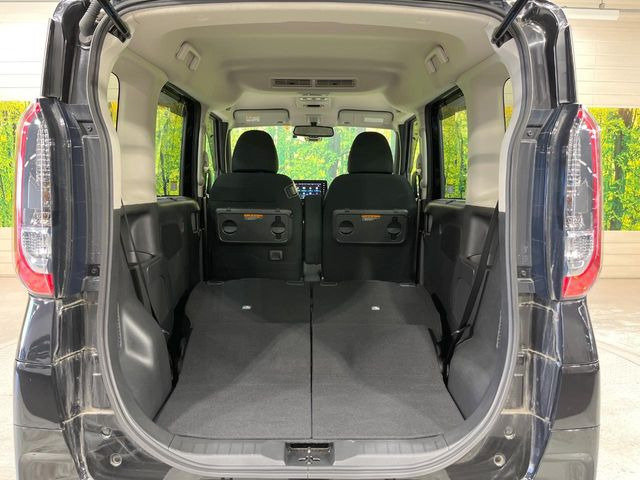 ラゲッジルームは、大容量のスペースを確保。普段のお買い物からレジャーまで、幅広く活躍してくれます!また、リアシートを倒すことでバリエーション豊かにお使いいただけます。