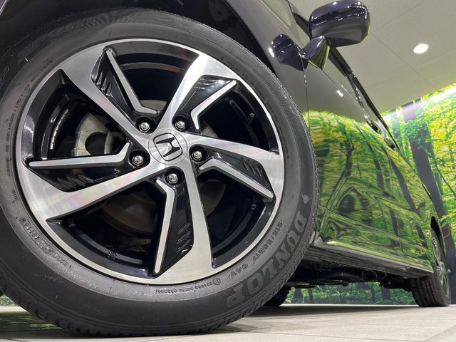 �y����17�C���`�A���~�z�C�[���z�O�ςɃ}�b�`���������A���~�z�C�[���𑕒����Ă���܂��B�e��ЊO�A���~�z�C�[����A�X�^�b�h���X�^�C�����戵�����Ă���܂��B���񂲑��k����������