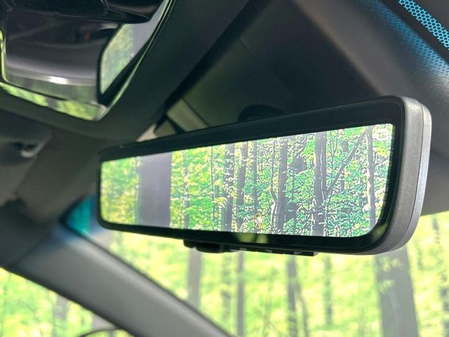 【デジタルインナーミラー】後席の大きな荷物や同乗者で後方が確認しづらい時でも安心!カメラが撮影した車両後方の映像をルームミラー内に表示。クリアな視界で状況の確認が可能です!