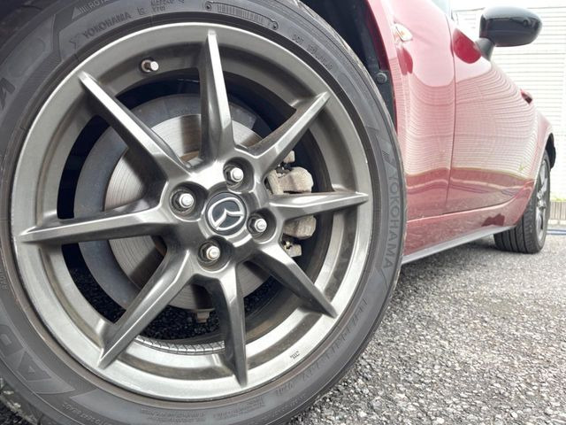 【純正16インチアルミホイール】外観にマッチした純正アルミホイールを装着しております。各種社外アルミホイールや、スタッドレスタイヤも取扱いしております。是非ご相談ください♪