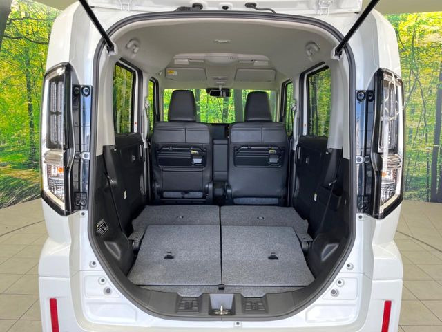 ���i�̂���������ʋ΁A���}���ɏ\���ȉ׎��X�y�[�X���m�ۂ��Ă���܂��B�Z�J���h�V�[�g��|���ƁA�傫�ȉו��̐ύڂ��\�ł���