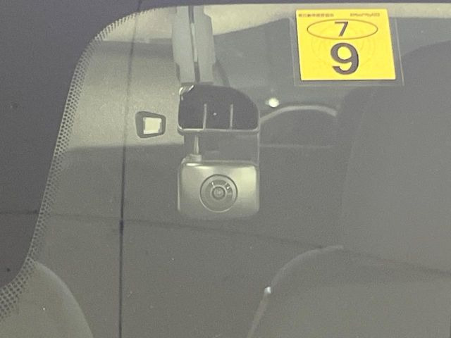 【ドライブレコーダー】安心・安全なカーライフに必須のドライブレコーダーを装備!走行中はもちろん、あおり運転や事故に遭遇した際の状況も映像で記録し、万一のリスクに備えます。