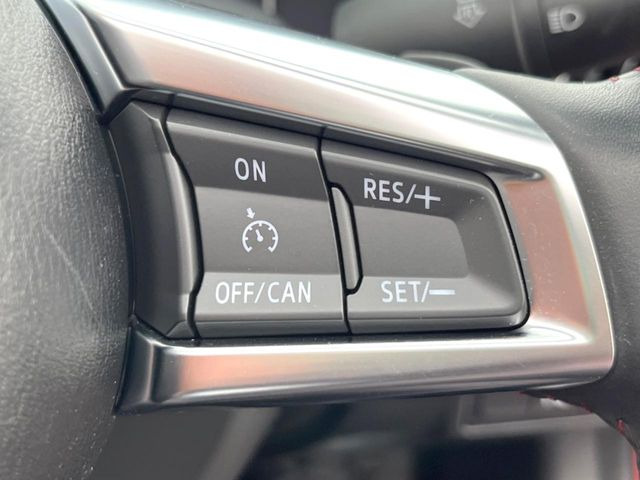 【クルーズコントロール】高速道路もラクラク走行。アクセルを離しても一定速度で走行ができ、長距離運転時の負担を軽減!加速・減速も簡単なスイッチ操作で調整できます。