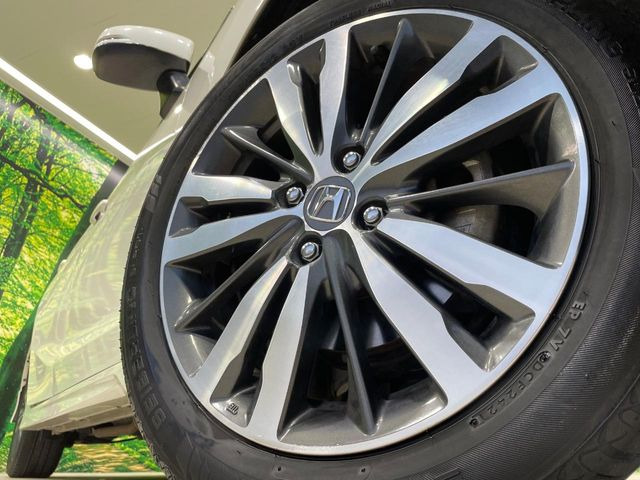 �y���������C���`�A���~�z�C�[���z�O�ςɃ}�b�`���������A���~�z�C�[���𑕒����Ă���܂��B�e��ЊO�A���~�z�C�[����A�X�^�b�h���X�^�C�����戵�����Ă���܂��B���񂲑��k����������