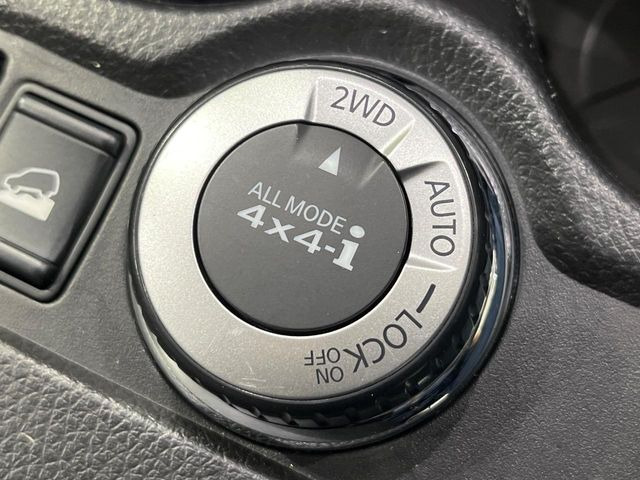 【オールモード4×4】2WD/4WDモードを手軽に切り替え可能。燃費重視の2WD、スタック時に役立つLOCK、AUTOモードでは4WDの配分を自動で調整し、路面状況を問わず安定した走りをサポート。